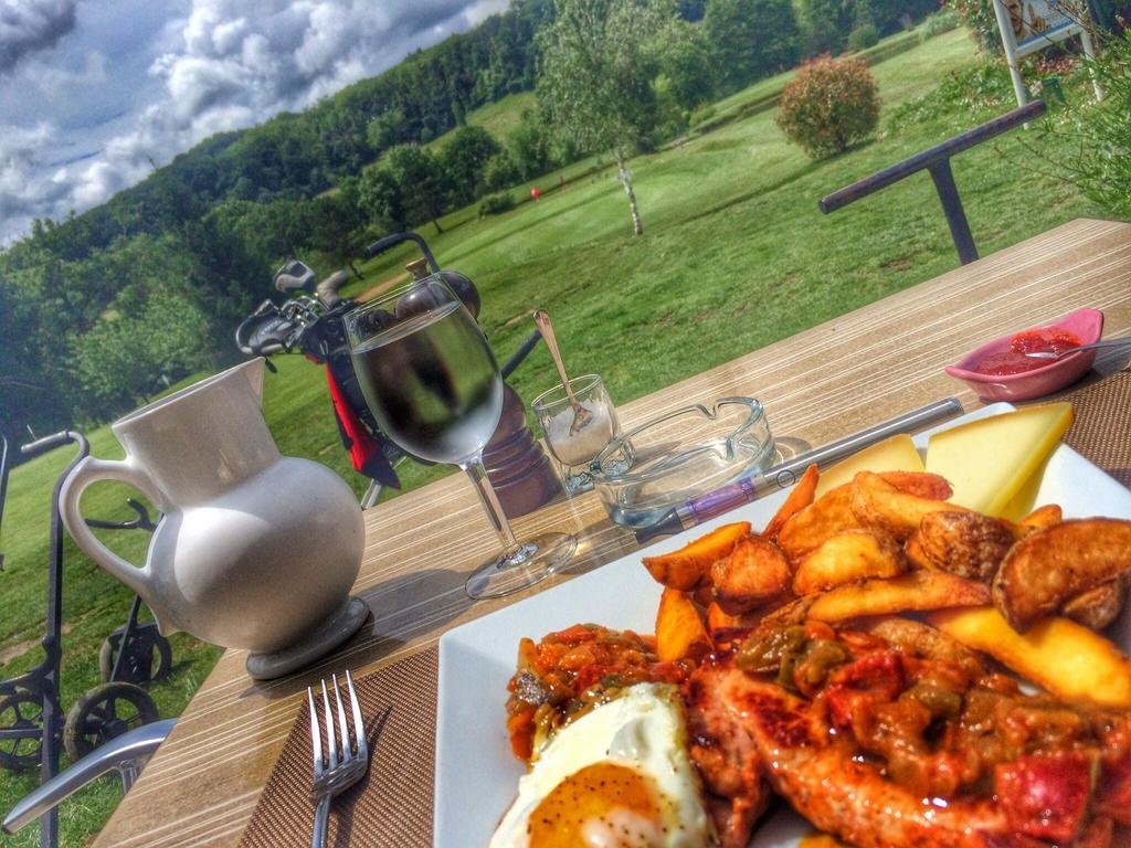 Hotel Helios - Golf Salies-de-Béarn الغرفة الصورة