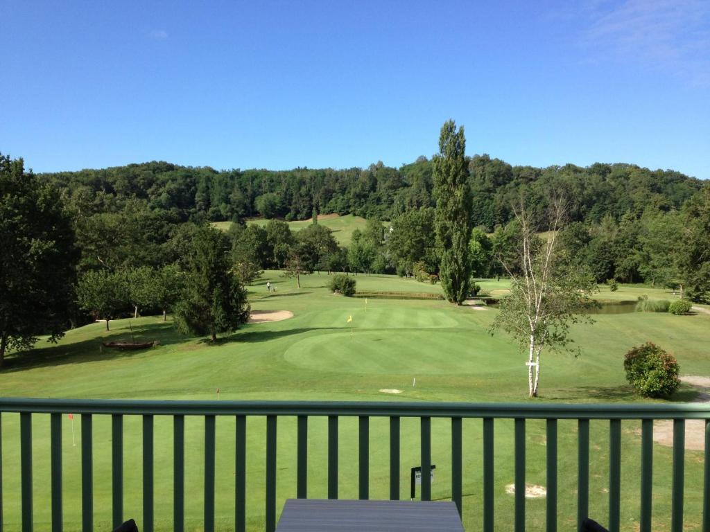 Hotel Helios - Golf Salies-de-Béarn الغرفة الصورة